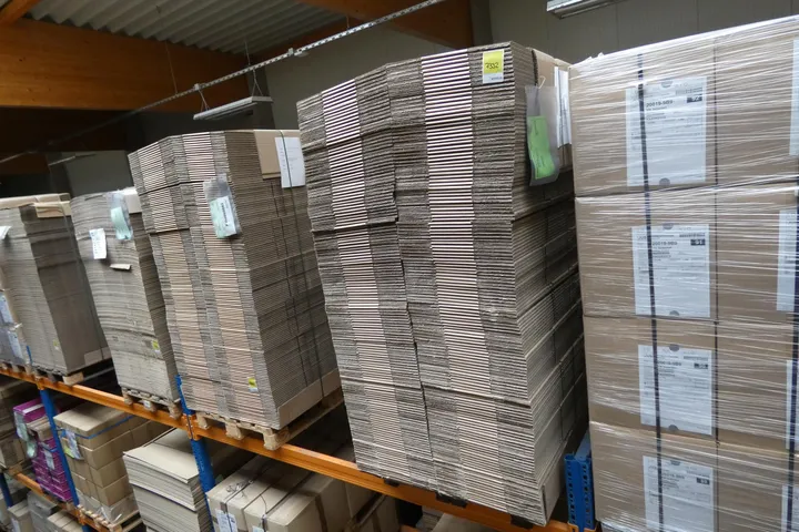 Konvolut WPK (2x4) fefco 0201, 380x285x165 VW BCT:5.620 N Umfang: Palette mit Inhalt